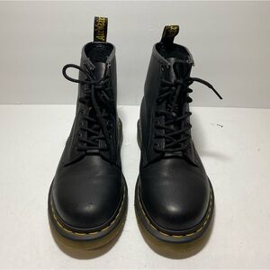 DR. MARTENS 11822 Unisex Black Leather Combat Boots SIZE Mens 4 Women's 5